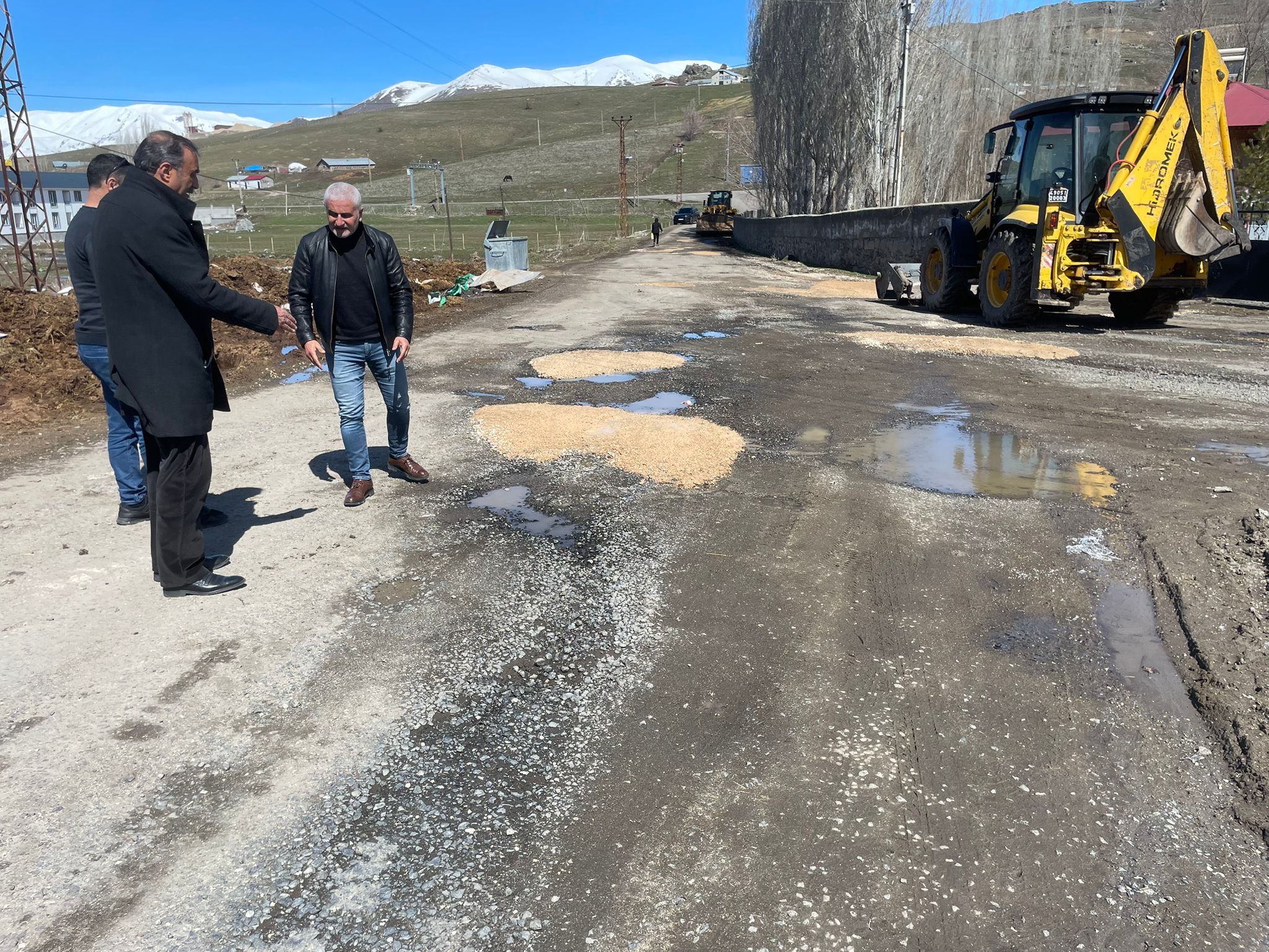 📍 Yenimahalle’de Yol Dolgu Çalışmaları